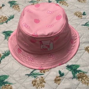 Hello kitty strawberry bucket hat